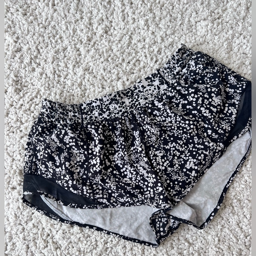 Lululemon Hotty Hot Low-Ride Shorts 2.5”